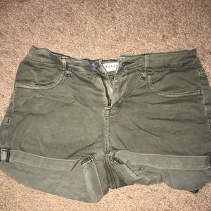 Green bullhead shorts